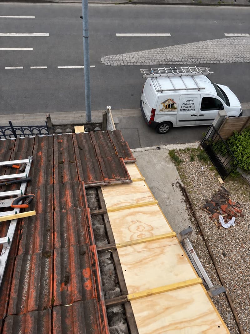 Réfection de toiture et camionnette MT Rénovation